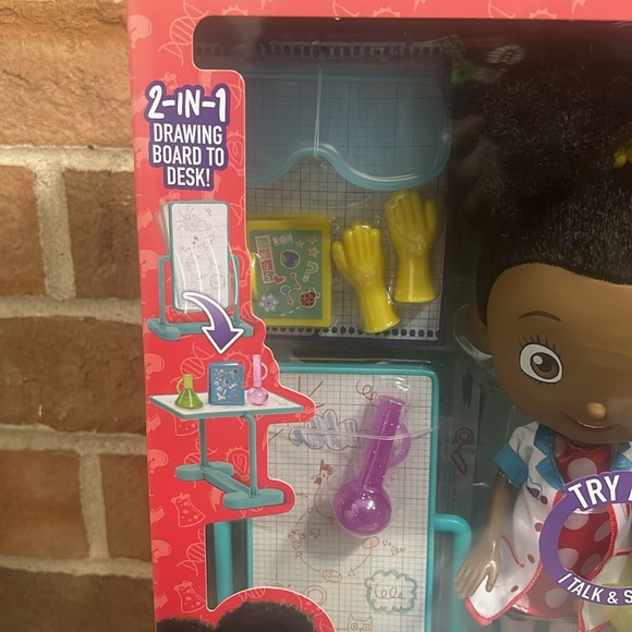 Netflix Ada Twist Scientist Lab Doll - New In box Talk & Sing - Picture 3 of 6